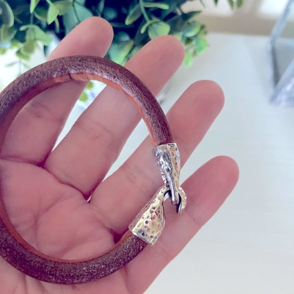 Silver Plated closure Brown Leather bangle Bracelet with hook clasp - Picture 4 of 5